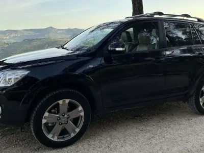 Käytetty Toyota RAV4 Executive 150 HP (110 kW) 2010 Musta Katumaasturi