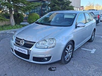 Begagnad VW Jetta Advance 105 HK (77 kW) 2007 Grå Sedan