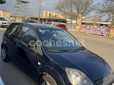 Usado Ford Fiesta Trend 82 CV (60 kW) 2007 Azul Utilitario