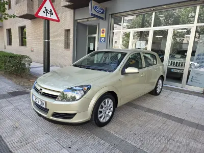 Usado Opel Astra Enjoy 105 CV (77 kW) 2004 Amarillo Berlina