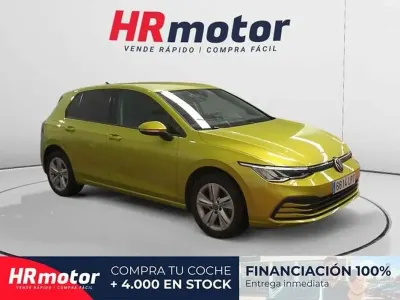 Usado VW Golf VIII Life 110 CV (80 kW) 2021 Verde Utilitario