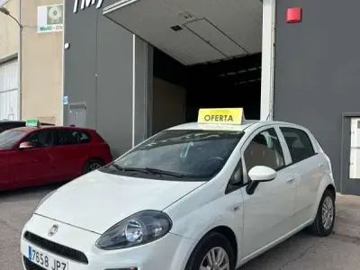 Käytetty Fiat Punto Easy 75 HP (55 kW) 2016 Valkoinen Viistoperä