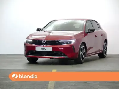 Usado Opel Astra Elegance 130 CV (95 kW) 2023 Rojo Utilitario