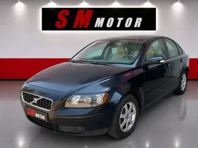 Usado Volvo S40 Momentum 125 CV (91 kW) 2005 Azul Berlina