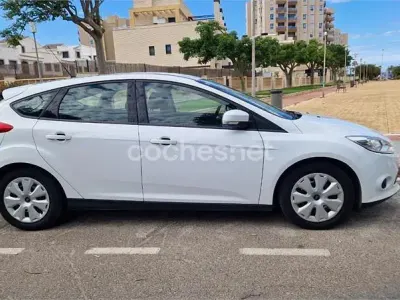 Usado Ford Focus Trend 95 CV (69 kW) 2013 Blanco Berlina