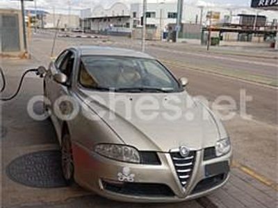 Beige Usado 2005 Alfa Romeo GT Distinctive Coupe | 4000 € (Precio justo)
