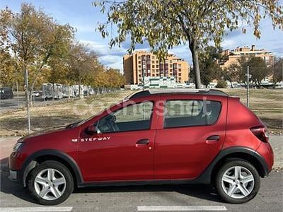 Usado Dacia Sandero Stepway 90 CV (66 kW) 2014 Rojo Berlina