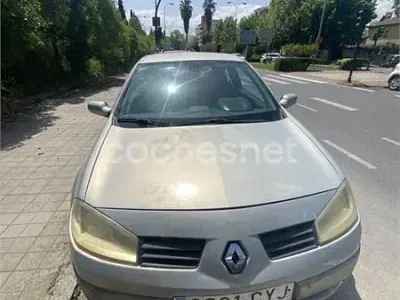 Usado Renault Mégane Dynamique 115 CV (84 kW) 2004 Gris / plata Berlina