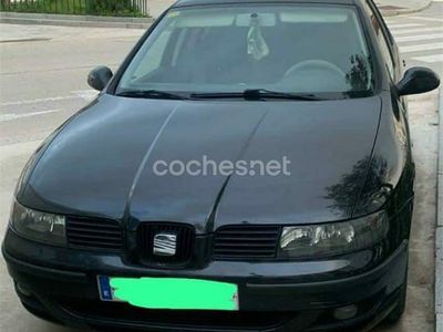 Usado Seat Leon Stella 90 CV (66 kW) 2004 Negro Utilitario