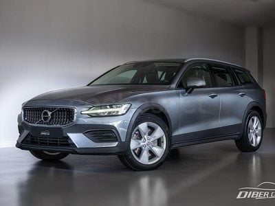 Usado Volvo V60 CC Pro 190 CV (139 kW) 2019 Gris / plata Familiar