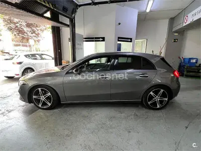 Usado Mercedes A180 109 CV (80 kW) 2019 Gris / plata Berlina