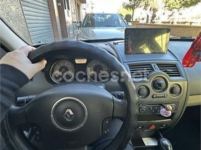 Gris / plata Usado 2006 Renault Mégane II Dynamique Berlina | 2300 € (Precio justo)
