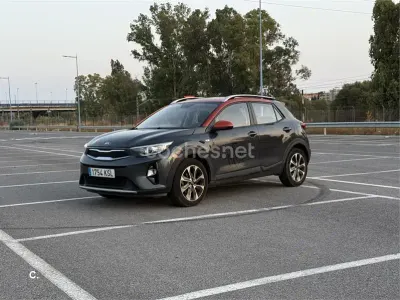 Usado Kia Stonic 110 CV (80 kW) 2018 Gris / plata SUV