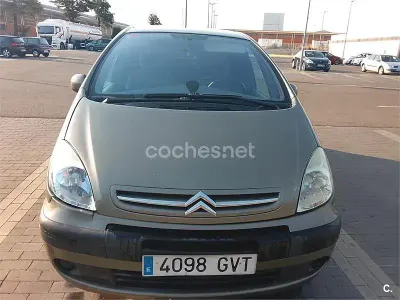 Usado Citroën Xsara Picasso Exclusive 92 CV (67 kW) 2010 Gris / plata Monovolumen