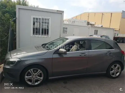Käytetty Mercedes A200 Urban 136 HP (100 kW) 2014 Harmaa Sedan
