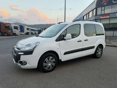 Usado Citroën Berlingo Seduction 114 CV (83 kW) 2015 Blanco Monovolumen