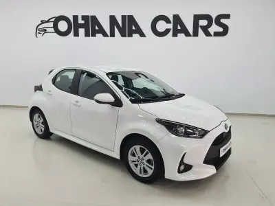 Usado Toyota Yaris Active 116 CV (85 kW) 2021 Blanco Utilitario