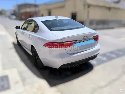 Usado Jaguar XF R-Sport 180 CV (132 kW) 2016 Blanco Berlina