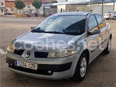 Gris / plata Usado 2004 Renault Mégane II Dynamique Berlina | 2900 € (Precio justo)