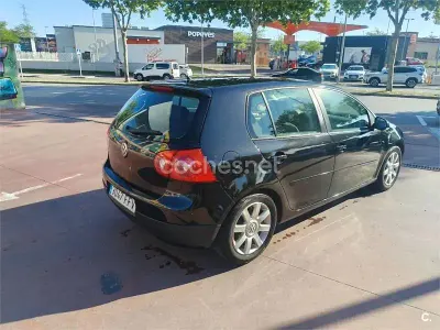 Usado VW Golf IV Highline 105 CV (77 kW) 2006 Negro Berlina