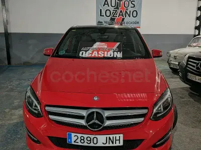 Usado Mercedes B180 Urban 109 CV (80 kW) 2016 Rojo Monovolumen