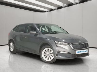 Gris / plata Usado 2024 Skoda Scala Ambition Utilitario | 19.990 € (Precio justo)