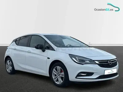 Usado Opel Astra Selective 110 CV (80 kW) 2019 Blanco Berlina