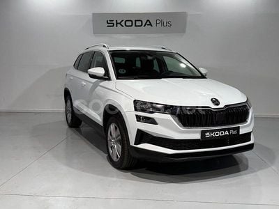 Usado Skoda Karoq Selection 150 CV (110 kW) 2025 Blanco SUV