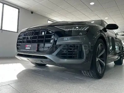 Usado Audi Q8 Sport 340 HP (250 kW) 2022 Cinzento SUV