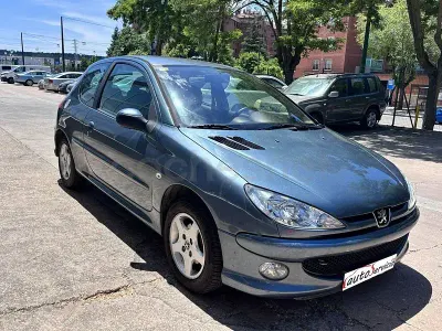 Usado Peugeot 206 70 CV (51 kW) 2006 Azul Berlina