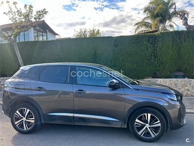 Usado Peugeot 3008 Allure 130 CV (95 kW) 2022 Gris / plata SUV