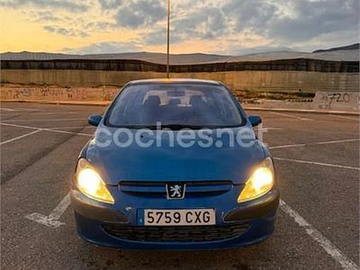 Usado Peugeot 307 110 CV (80 kW) 2004 Azul Berlina