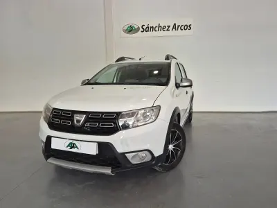 Usado Dacia Sandero Lauréate 90 CV (66 kW) 2017 Blanco Utilitario