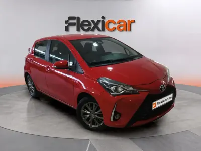 Usado Toyota Yaris Active 69 CV (50 kW) 2018 Rojo Berlina