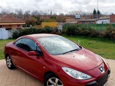 Usado Peugeot 307 CC 110 CV (80 kW) 2008 Rojo Descapotable