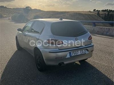 Usado Alfa Romeo 147 115 CV (84 kW) 2003 Gris / plata Utilitario