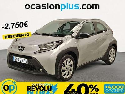 Usado Toyota Aygo Play 72 CV (52 kW) 2024 Gris Utilitario