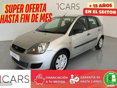 Usado Ford Fiesta Ambiente 70 CV (51 kW) 2006 Plata Utilitario