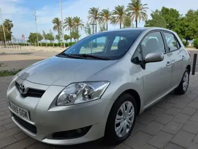 Usado Toyota Auris Luna 126 CV (92 kW) 2008 Gris / plata Utilitario