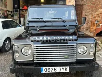 Usado Land Rover Defender SE 122 CV (89 kW) 2010 Negro Familiar