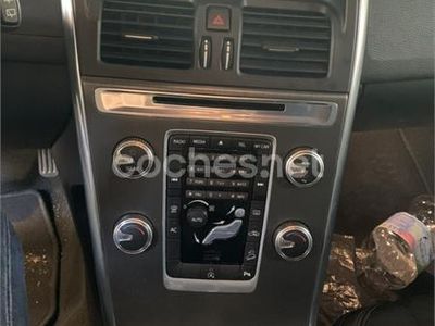 Usado Volvo XC60 R-Design Momentum 181 CV (133 kW) 2014 Beige SUV