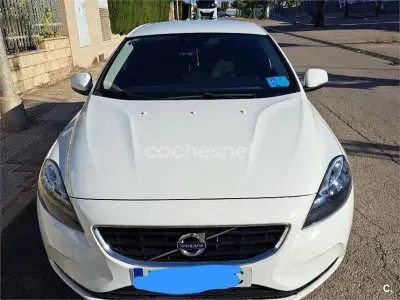 Usado Volvo V40 Momentum 150 CV (110 kW) 2015 Blanco Berlina