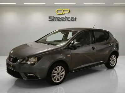 Usado Seat Ibiza Style 105 CV (77 kW) 2014 Gris / plata Berlina