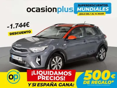Usado Kia Stonic 101 CV (74 kW) 2023 Gris SUV