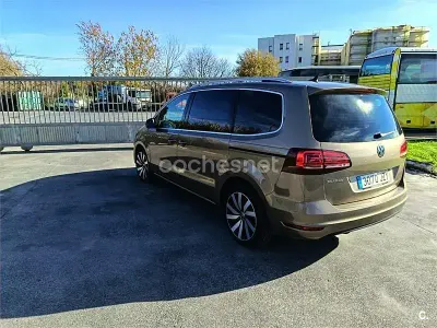 Usado VW Sharan Sportline 184 CV (135 kW) 2017 Marrón Monovolumen