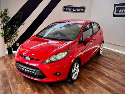 Usado Ford Fiesta Trend 95 CV (69 kW) 2010 Rojo Berlina
