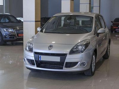 Käytetty Renault Scénic III Dynamique 106 HP (77 kW) 2011 Harmaa Tila-auto