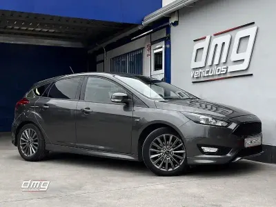Usado Ford Focus ST-Line 150 CV (110 kW) 2017 Gris / plata Berlina