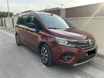 Usado Renault Kangoo Techno 130 CV (95 kW) 2023 Granate Monovolumen