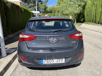 Gris / plata Usado 2017 Hyundai i30 Berlina | 4000 €